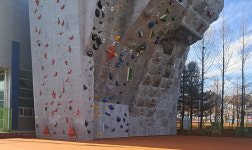 원주시, 종합운동장 인공암벽장 바닥 전면 보수