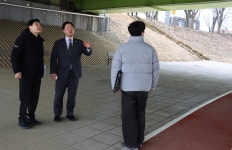 고준호 의원, 파주 조리읍 봉일천 빛의 수변광장 완성도 점검