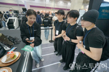 주식회사 푸드바코드닷컴 | [포토] "음식 바코드 찍으면 칼로리를 알려줘요"