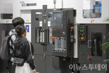 [포토] "이 기계는 얼마일까?"