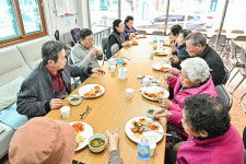 정선군, 어르신 밥상 책임진다…경로당 무상급식