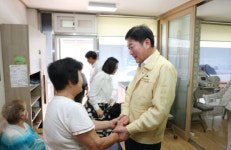 조용호 오산시장, 연이은 폭염 속 경로당 방문 어르신 건강 및 안전 살펴