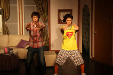 캐릭터 극과 극! 연극 ‘뉴보잉보잉’의 순진남 vs 바람남