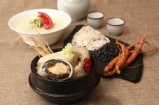 [호텔가] 올 여름 셰프들의 선택 ‘전복삼계탕’