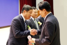 오정농협 상호예수금 1조원 달성 탑 수상