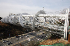 누에다리 반포로 개통… 서리풀공원 숲길 복원