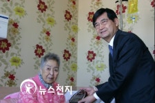 직지심경 박병선 박사, 대장암 수술 후 회복 중