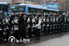 [포토]남일당 도착 눈앞에 둔 거리행진