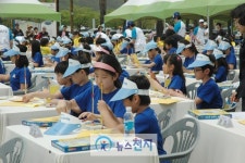 한국측기상사 | [포토] "제가 만든 기상관측기 기대하세요~"