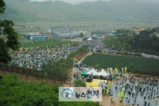 [경남] 우산으로 뒤덮인 봉하마을