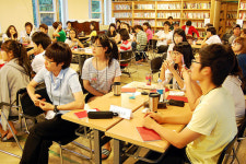 여름방학에 어학연수 대신 문활 가는 대학생들