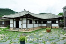 어떻게 모든 종교유적지가 한 곳에 뭉쳐있지?