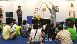 [광주] 아이스링크와 로봇의 만남… 이색 전시회 눈길