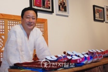 [장인 이야기] 아름다운 꽃신 만드는 유일한 황해봉 화혜장