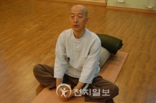 "꾸준한 요가로 바쁜 생활 속에서 건강 챙기세요"