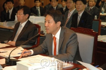 [포토] 질의에 답변하는 오세훈 서울시장