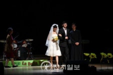 청주 교정의 밤 섬에서 핀 꽃 수용자 사랑이야기 결실