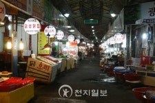 [전국 기획] 시민들을 잡아라! 재래시장에 불어온 변화의 바람