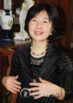 [인터뷰] 도자기 한복 주름서 바스락 소리날 듯