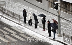[날씨]17일 중부 눈… 서울시 1단계 제설작업 시행