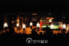 [포토] 연극 이기동 체육관 따뜻한 감동안고 돌아와
