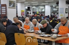 총무원장 자승스님,  서울노인복지센터 방문 급식봉사