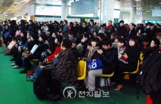 프레시원(주) 동서울사업부 - 50451 | [포토] 동서울터미널, 전쟁터가 따로 없네