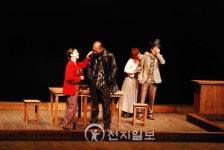 [포토] 국립극단 연극 주인이 오셨다