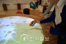 브랜드 색깔 느끼고 싶다면 플래그십 스토어로 가라