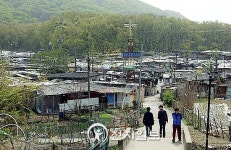 강남 판자촌 구룡마을 개발방법 두고 갈등 ↑