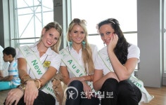 뷰티퀸 남산점 | [2011 미스글로벌 뷰티퀸] 남산 타워에서 포즈 취하는 미녀들