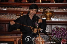 [포토] 송학사 김태곤 명상음악 연주