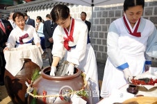[포토] 경복궁 임금님 장독대서 맛보는 장맛