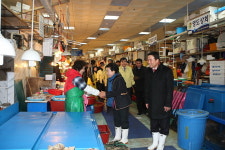 [포토] 부산 중구청, 자갈치 시장서 시무 행사