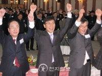 [충남] 충남북부상공회의소 신년교례… 안희정 지사 만세삼창