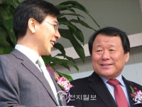[포토] 안희정 지사와 염홍절 시장, 오창에서 반가운 만남
