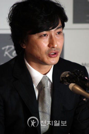 [포토] 안정환 눈물의 은퇴 기자회견