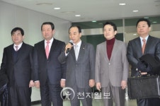 여야 국회의원 8명, 개성공단 방문