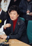 [포토] 부산 동래우체국 찾은 박근혜 위원장