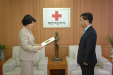 [포토] 조이렌트카, 적십자특별회비 2천만 원 기탁