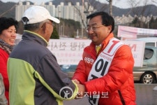 [총선격전지-광주 서구을] 인물이냐 당이냐… 막판 유세 불꽃접전