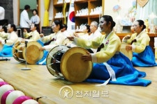 [포토] 한국불교대학 대관음사 경로잔치 민요합창단