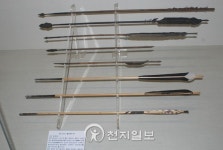 영집 궁시박물관에 전시된 세계 화살 종류