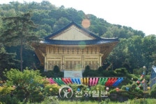 [종교문화재 탐방-수국사] 화려한 황금옷 입은 법당… 이게 모두 진짜 금?