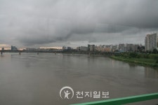 [포토] 광복절날 폭우, 수위 올라간 한강