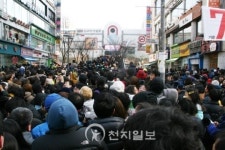 [포토] 산본역 앞 인산인해를 이룬 군중