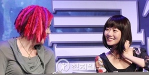 [포토] 배두나, 라나 감독과 주고받는 눈빛 "감독님 기분 어떠세요?"