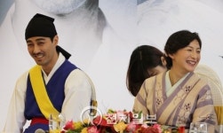 [포토] 연극무대서 호흡 차승원ㆍ히로스에 료코