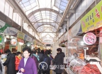 [포토] 목4동시장을 둘러보고 있는 주민들