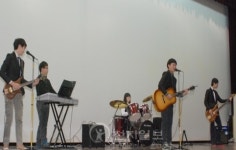 [포토] 강릉 왕산중학교 보컬밴드의 축하공연